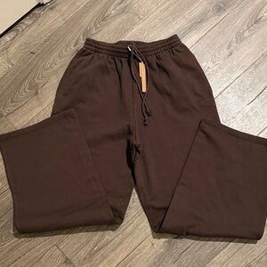 SKIMS Boyfriend Fleece Pants – Spartan Brown – NWT – Size S